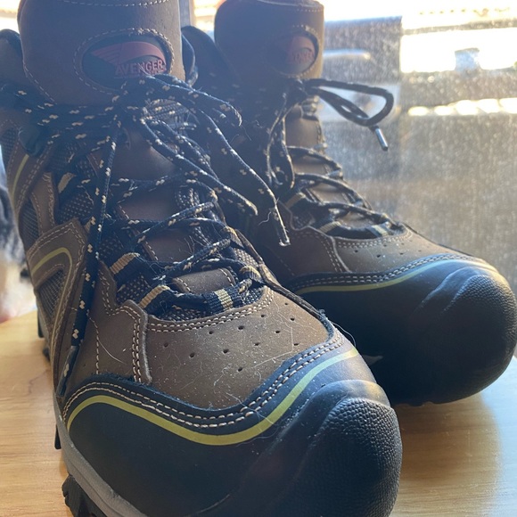 Work boot size 6 - Picture 2 of 3